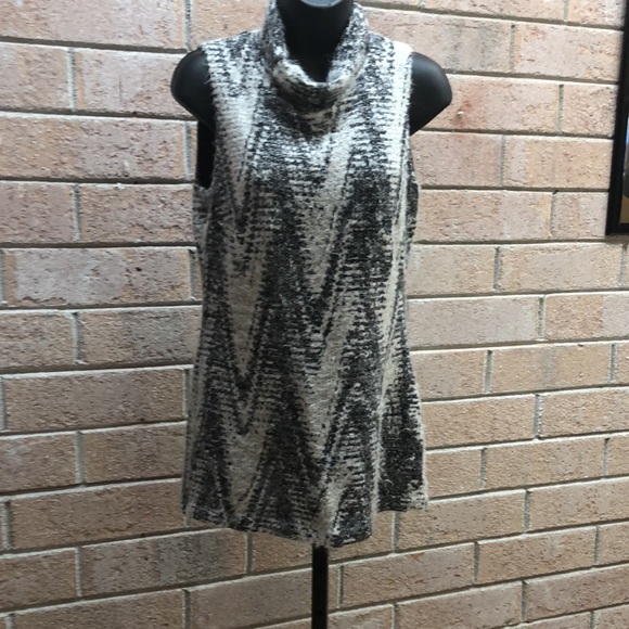 Sweaters - Frank Lyman 2 piece sweater set